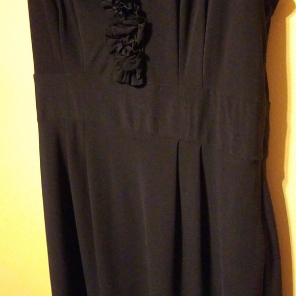 Taylor Ruffle Dress - Picture 3 of 3